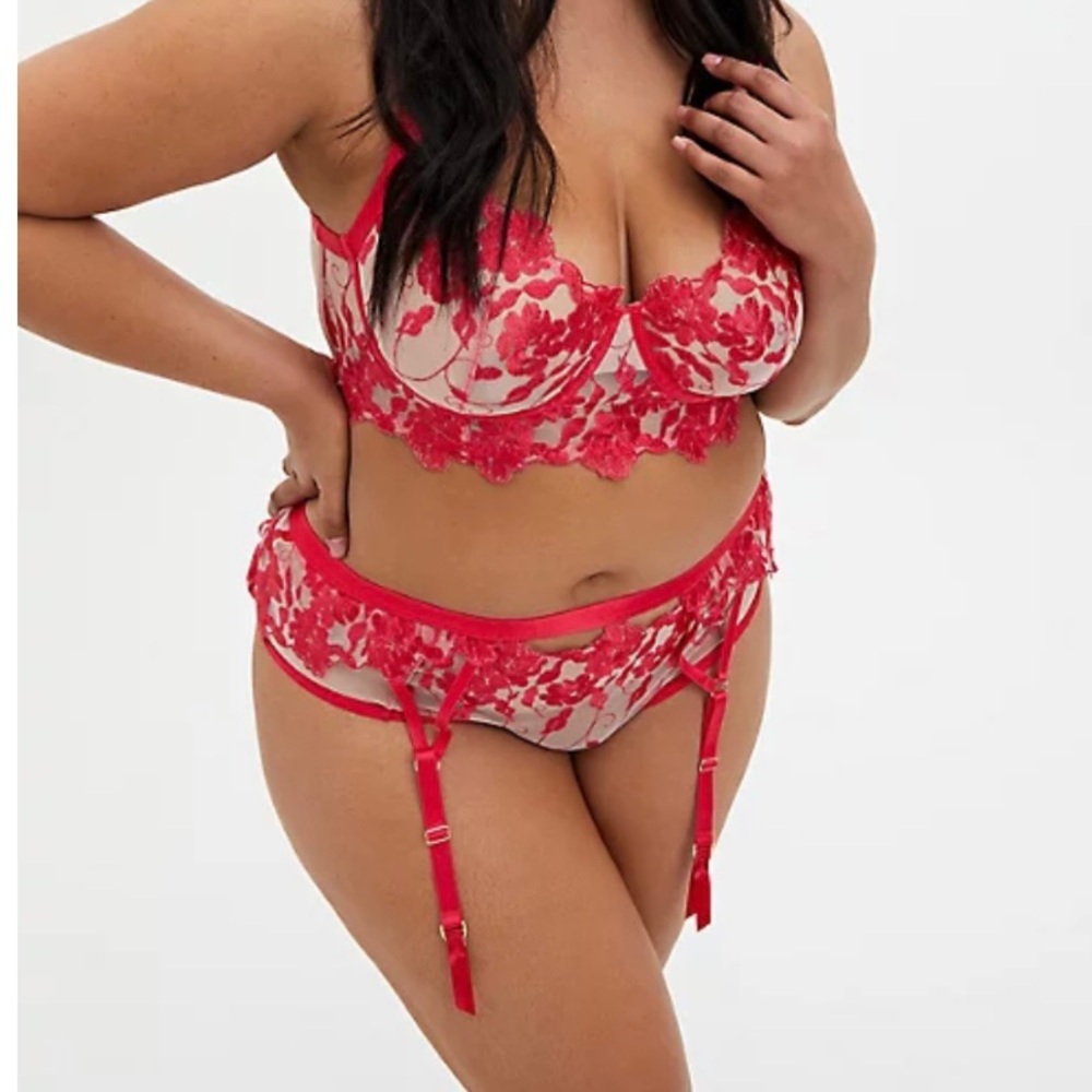 Torrid Women’s Raspberry Pink Embroidered Mesh Lace Bralette & Garter Size 1X
